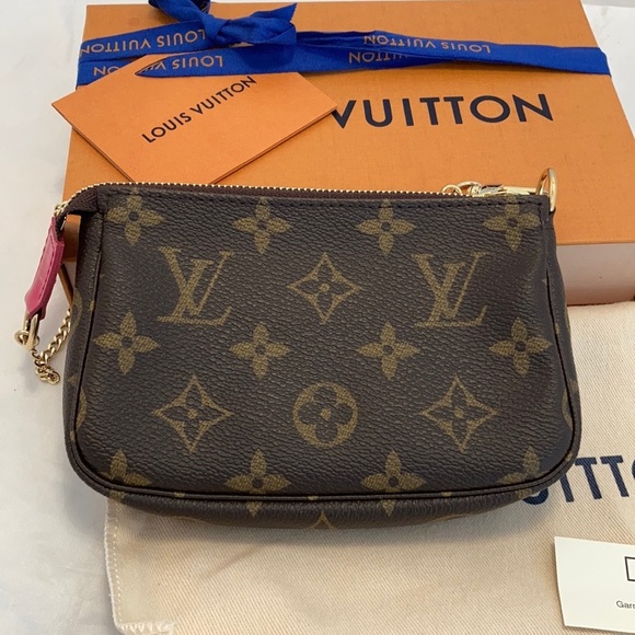 LOUIS Vuitton Christmas 2020 mini pochette access - Picture 2 of 11